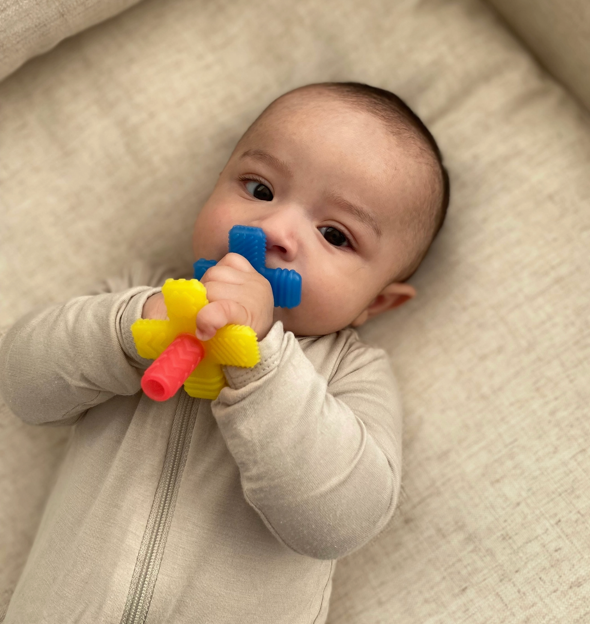 Teensy Tube Teether - Bright Rainbow Itzy Ritzy