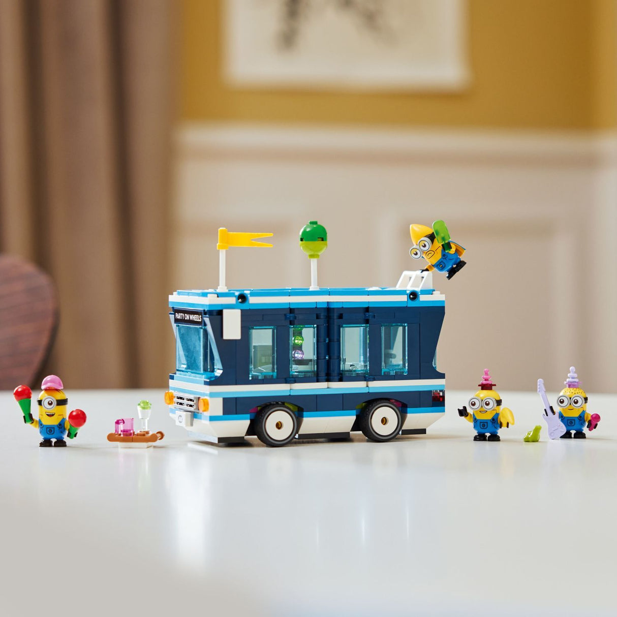 75581 Minions' Music Party Bus - LEGO