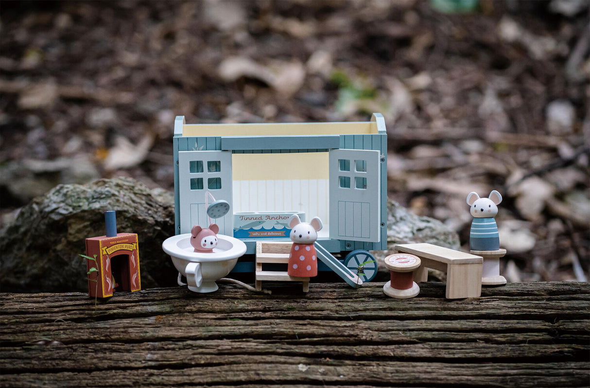 Secret Meadow Shepherds Hut - Tender Leaf