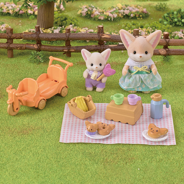 Calico Critters Sunny Picnic Set - Fennec Fox Sister & Baby